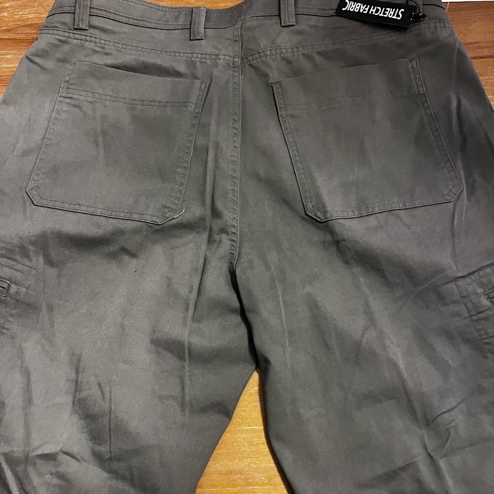 Roundtree & Yorke Cargo Pants Mens 38x32 Grey  Core Comfort Waistband Casual NEW - Picture 6 of 13